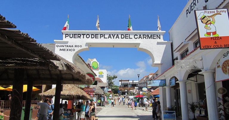 Terminal de ferry boats em Playa del Carmen