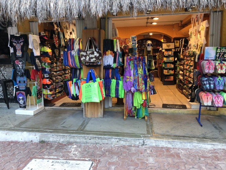 Lojinhas de souvenirs em Playa del Carmen